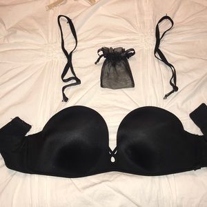 Victoria’s Secret bombshell strapless